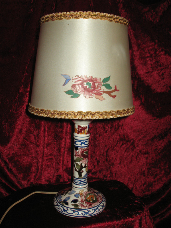 Gien earthenware candlestick lamp decorated with peonies with its original lampshade