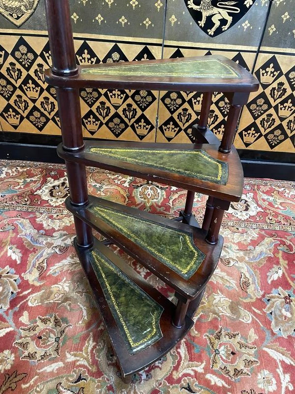 Stepladder - English Library Staircase