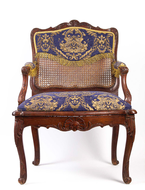 Poltrona con base a canna in legno naturale modellato e intagliato del periodo Regency, circa 1720