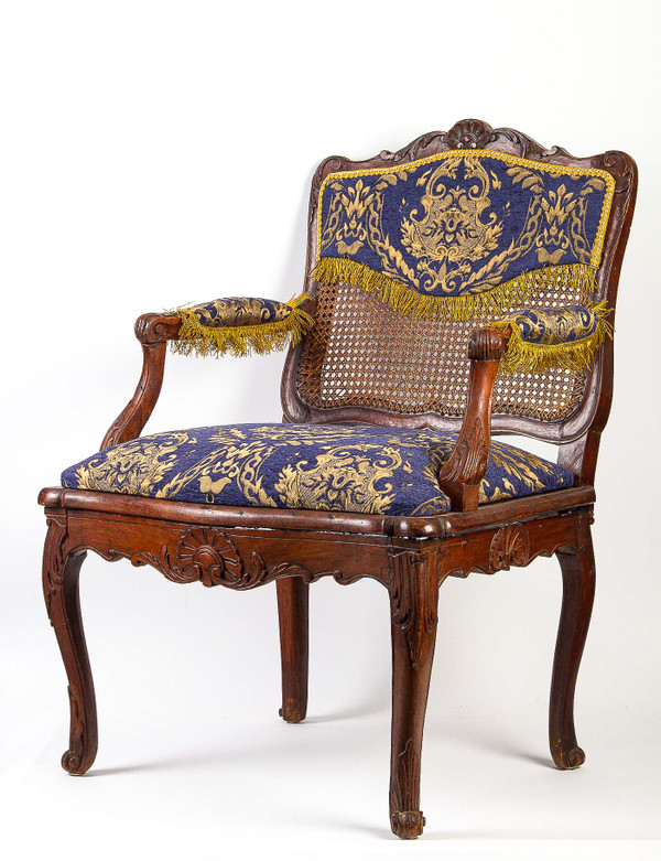 Poltrona con base a canna in legno naturale modellato e intagliato del periodo Regency, circa 1720