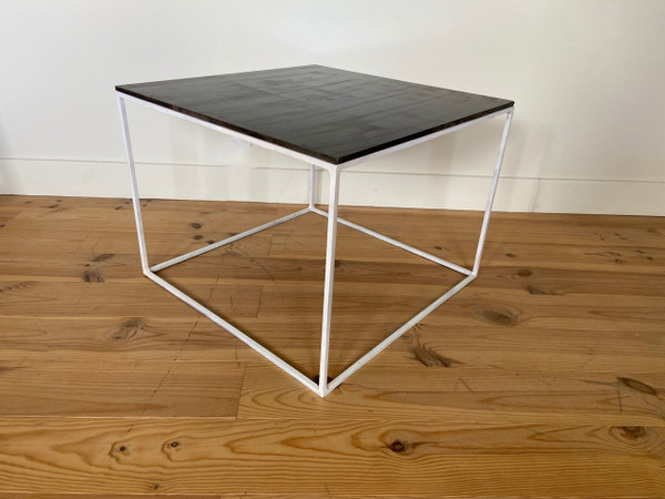 Table basse ou table d'appoint carrée en ardoise.