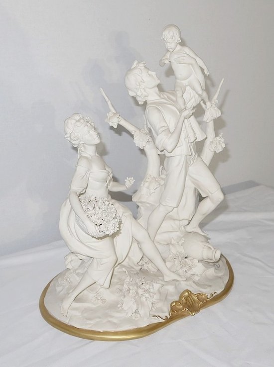  Groupe en Biscuit de Capodimonte, signé C. Villari – XXe 