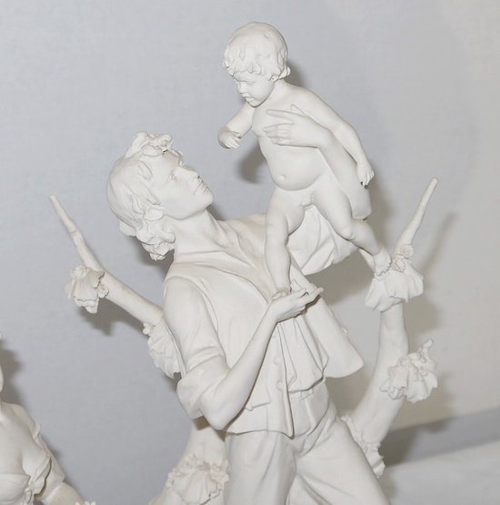  Groupe en Biscuit de Capodimonte, signé C. Villari – XXe 