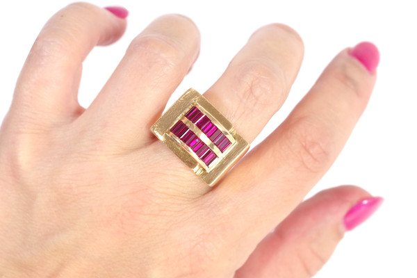 Bague Tank rubis en or 18 karats, rubis de synthèse, bijou ancien, bague tank, bijou rétro