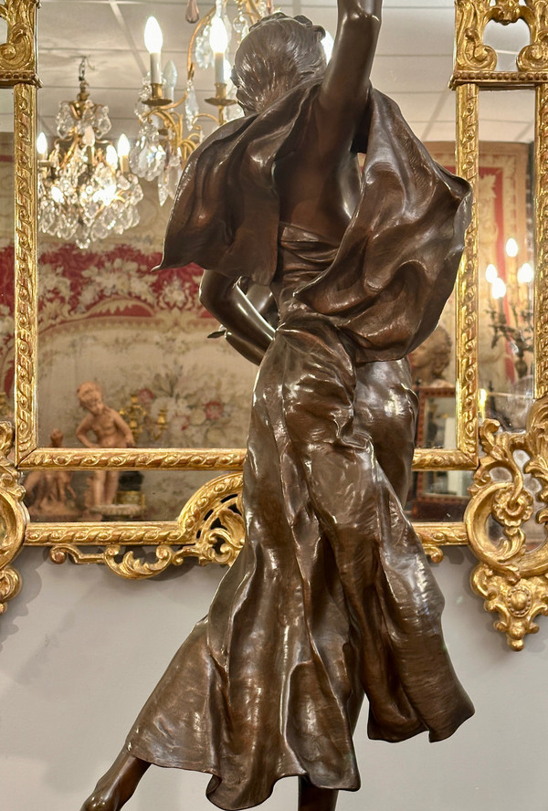 Grande scultura in bronzo Fête Des Fleurs di Alexandre Levasseur del XIX secolo (90 cm)