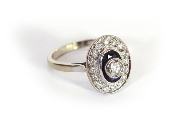 Art Deco style diamond sapphire ring in 18 karat white gold, 1970, vintage ring, synthetic sapphire