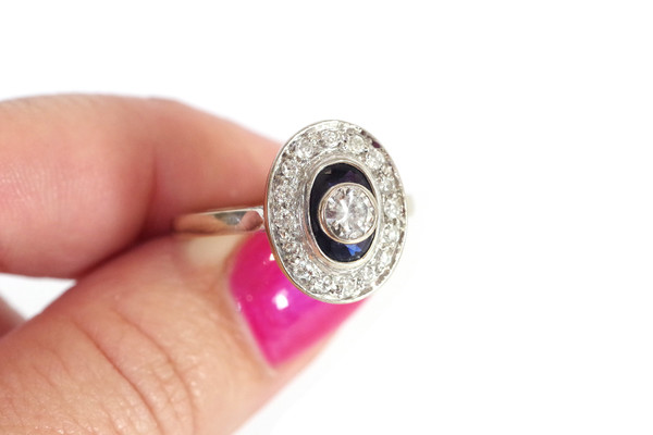 Art Deco style diamond sapphire ring in 18 karat white gold, 1970, vintage ring, synthetic sapphire