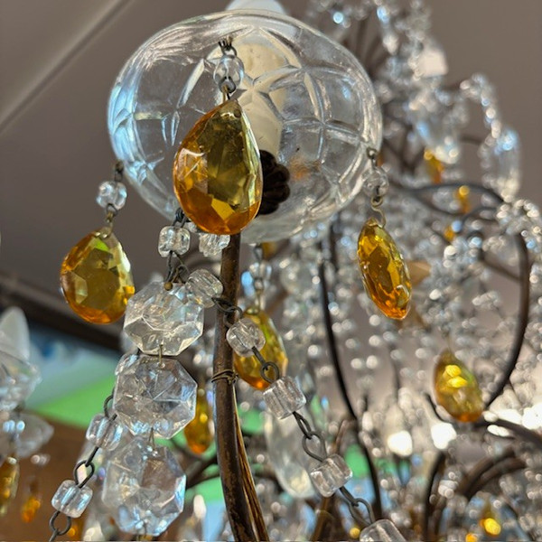  Magnifique et ancien lustre à 10 lumières en cristal Lustre . Diamètre 70 cm