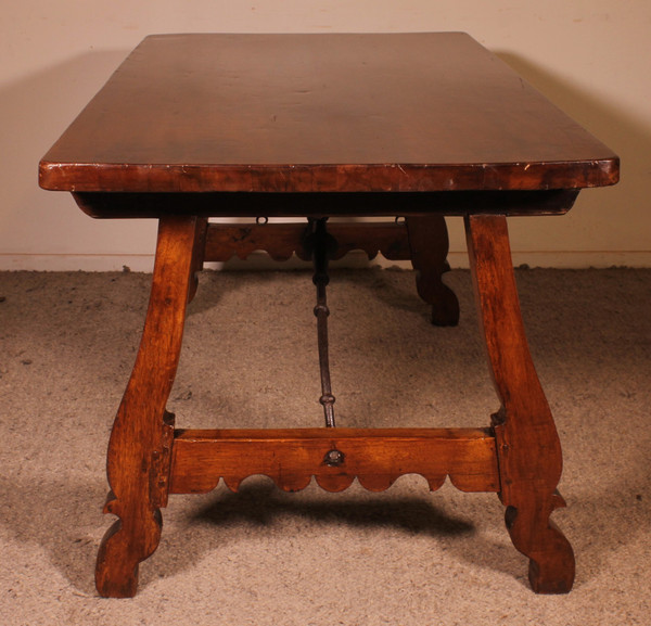 Table Espagnole En Noyer Du 17° Siècle