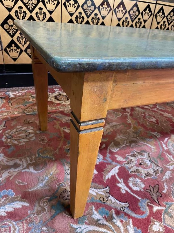 Louis XVI bemalter Couchtisch