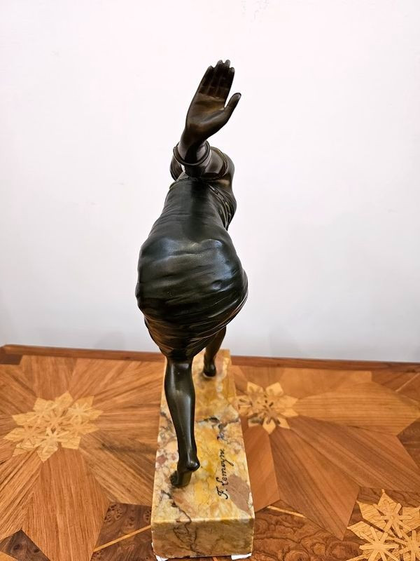 Art Deco Bronze „Orientänzerin“