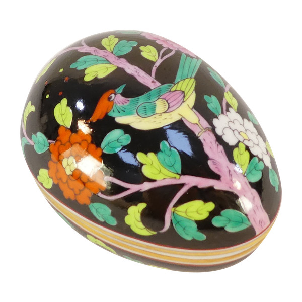 RARE FANCY BOX Porcelain egg lying down HEREND HUNGARY collection MACAO black background