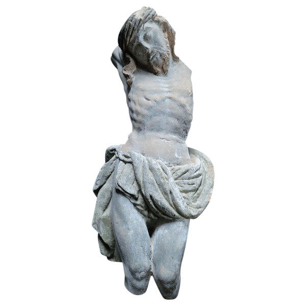 Cristo della crocifissione tipo "Cristo morto" forte rilievo in arenaria rosa beige con tracce di polich