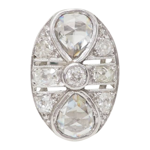 Anello Art Déco in oro bianco e diamanti