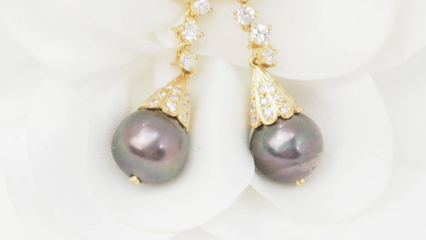 Boucles d'oreilles en or jaune, Diamants et perles de Tahiti 
