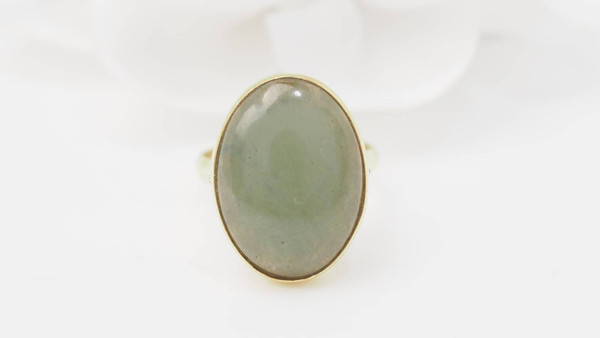 Anello vintage in oro giallo e cabochon di Giada
