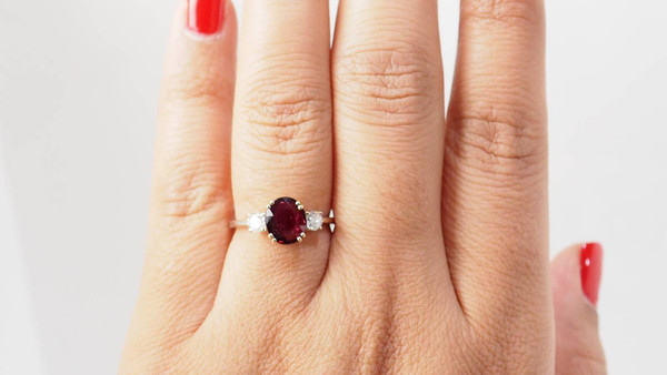 Bague en or bicolore, rubis naturel certifé et diamants