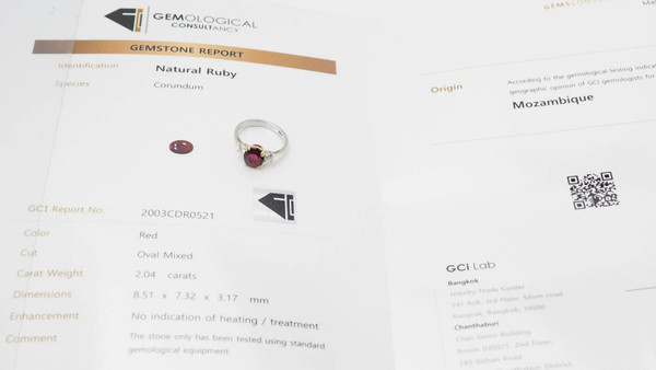 Bague en or bicolore, rubis naturel certifé et diamants