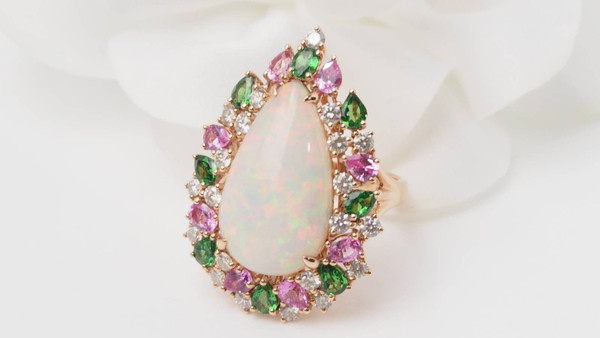 Anello COCKTAIL in oro rosa e cabochon di Opale