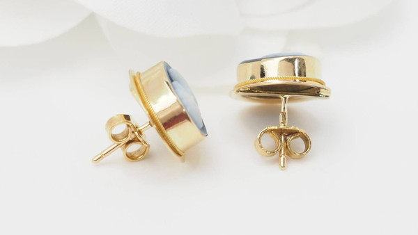 Boucles d'oreilles en or jaune et camée sur onyx 