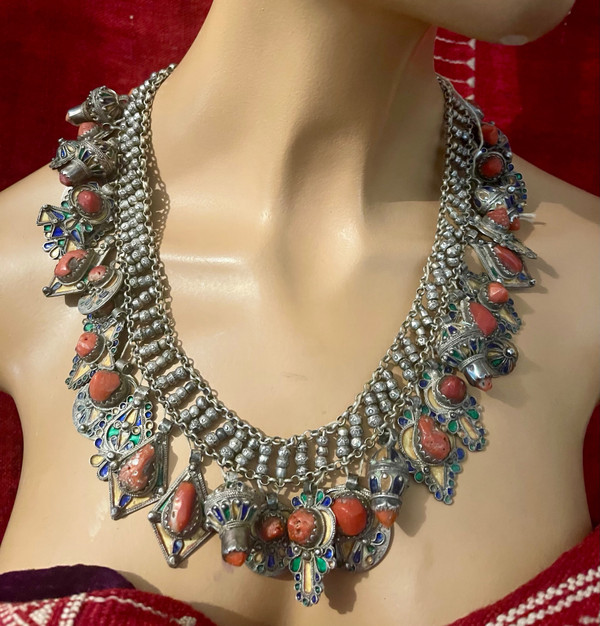 COLLANA CABILIA DEI BENI YENI, Algeria, grande Cabilia circa 1935. Gioielli etici. Gioielli berberi 