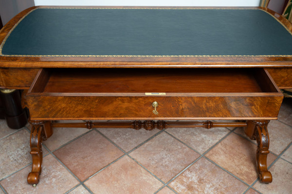 Bureau Ancienne En Noyer Angleterre 19ème Siècle.