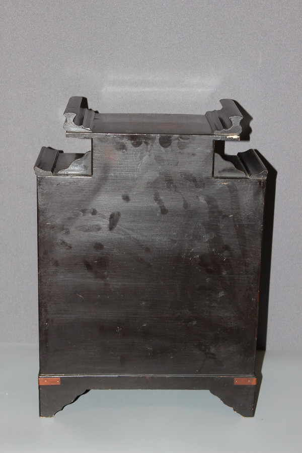Mobiletto giapponese in lacca nera e oro, 1900 circa