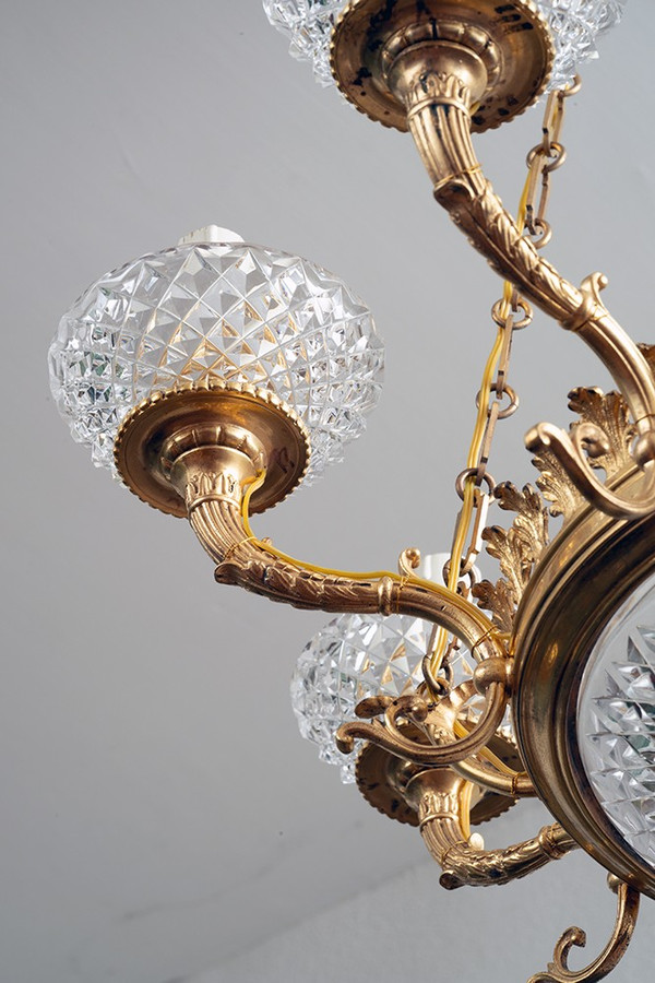 Lampadario Antico Napoleone III Francese In Bronzo Dorato E Cristallo. Periodo del XIX secolo.