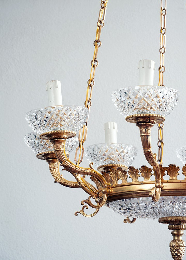Lampadario Antico Napoleone III Francese In Bronzo Dorato E Cristallo. Periodo del XIX secolo.