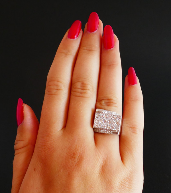 Anello Con Sigillo Incastonato Con 1,50 Carati Di Diamanti, Montatura In Platino.