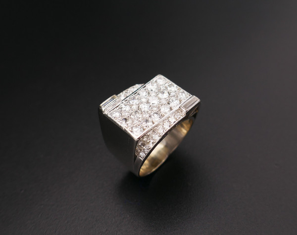Anello Con Sigillo Incastonato Con 1,50 Carati Di Diamanti, Montatura In Platino.
