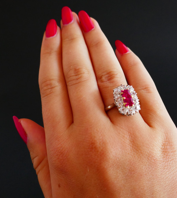 Bague Ancienne Diamants Et Rubis Verneuil Calibrés.