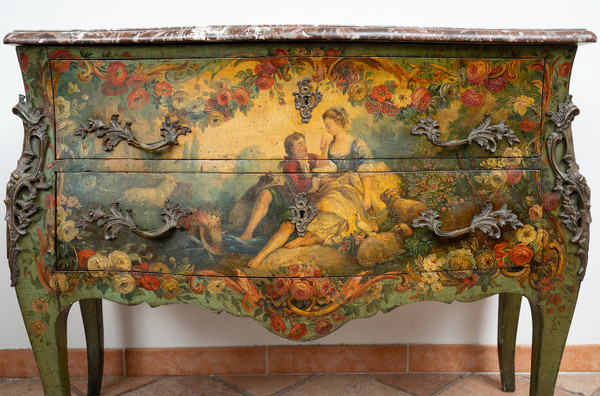 Antique French Napoleon III chest of drawers, 19th century.