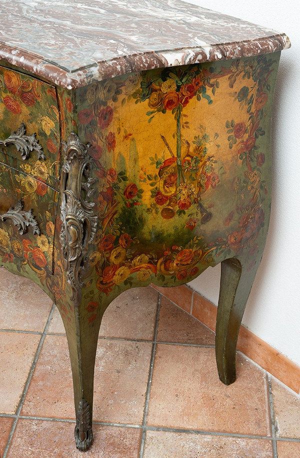 Antique French Napoleon III chest of drawers, 19th century.