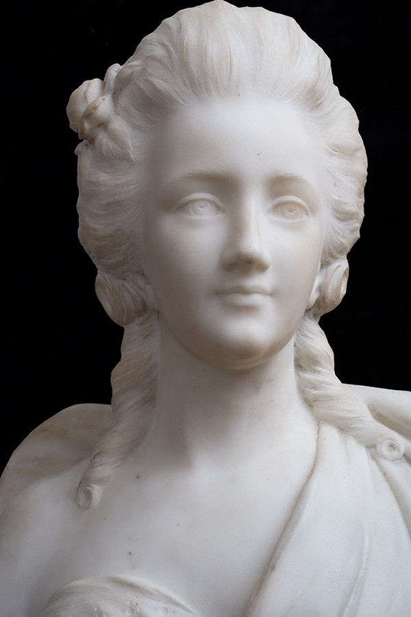 Antique Marble Sculpture Representing Marie-Antoinette. France, End of the 18th Century.