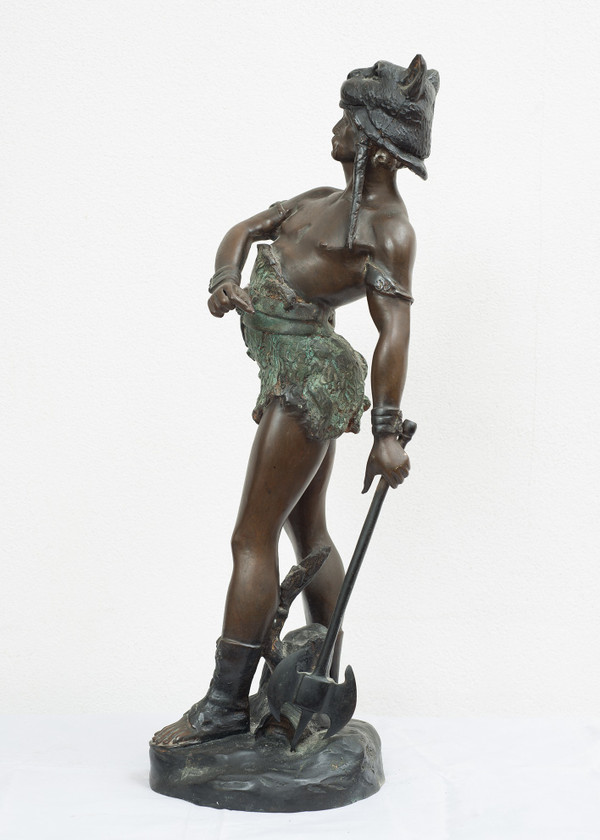 Antica scultura francese dell'inizio del XX secolo.