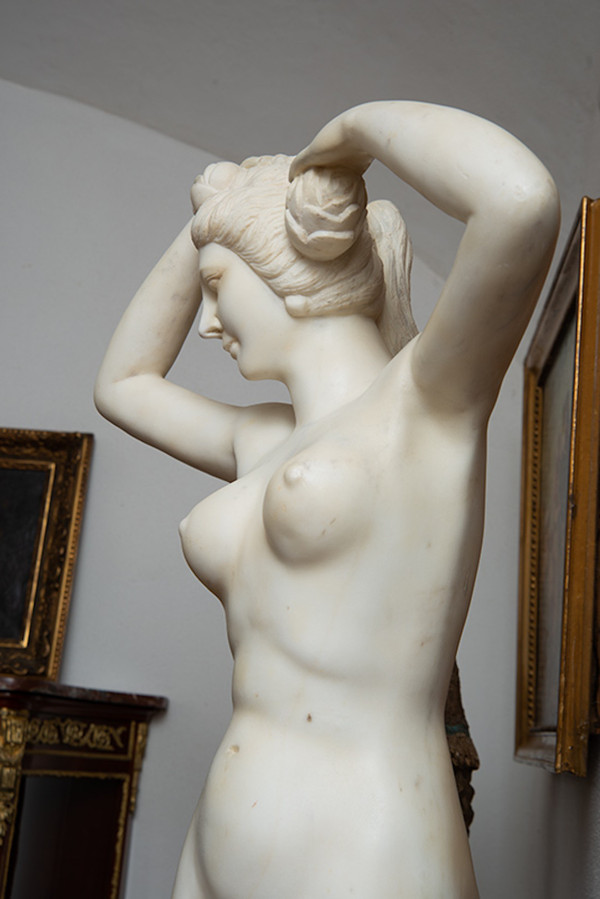 Scultura Antica in Marmo Bianco Statuario, Altezza 148 Cm. Roma XIX secolo.