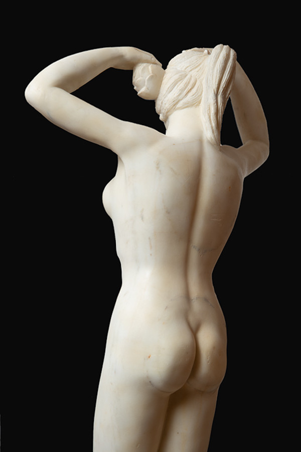 Scultura Antica in Marmo Bianco Statuario, Altezza 148 Cm. Roma XIX secolo.