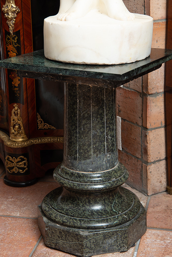 Scultura Antica in Marmo Bianco Statuario, Altezza 148 Cm. Roma XIX secolo.
