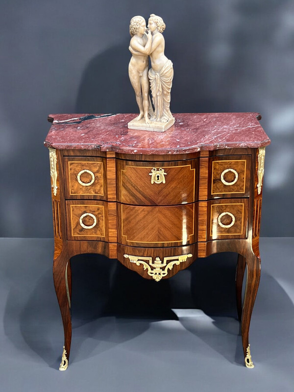 COMMODE ANCIENNE DU XIXe EN MARQUÈTERIE AVEC DESSUS MARBRE DE STYLE TRANSITION