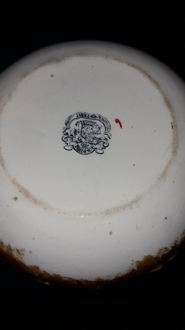 Manufacture  J. Vieillard & Cie Bordeaux Vase en relief
