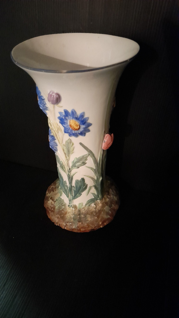 Manufacture  J. Vieillard & Cie Bordeaux Vase en relief