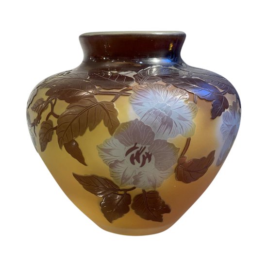 Gallé-Vase im Bignones-Jugendstil