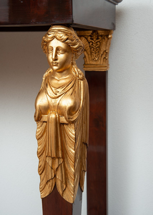 Vecchia consolle Impero Francese appartenente al periodo Consolare degli inizi del XIX secolo.
