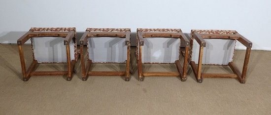  Suite di quattro sedie in rovere in stile monastico - Inizio XX secolo