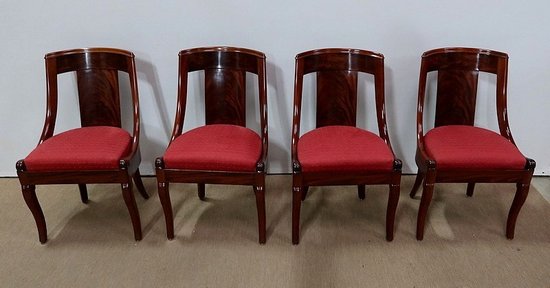  Suite di quattro Sedie a Gondola in Mogano, Periodo di Restauro - Prima parte del XIX secolo