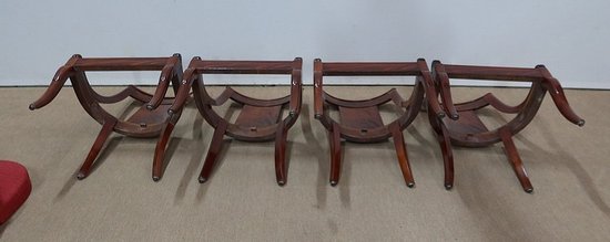  Suite di quattro Sedie a Gondola in Mogano, Periodo di Restauro - Prima parte del XIX secolo