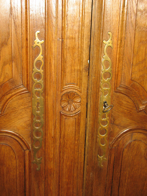 Pair of Louis XV style woodwork doors in carved oak, early 19th century