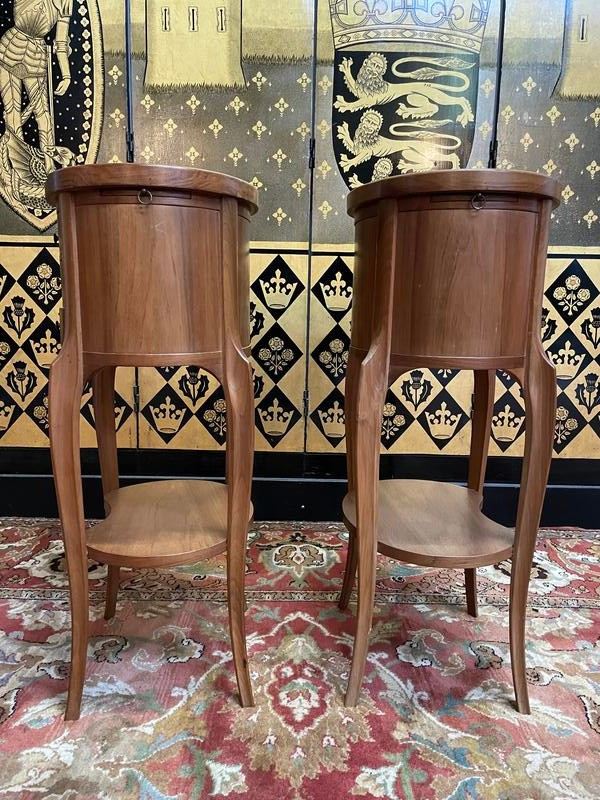 Paire de tables de chevets de style Louis XV - Transition en noyer 