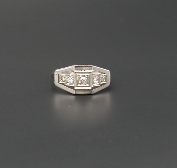 Art-Deco-Ring, verziert mit 5 Diamanten, 18 Karat Gold und Platin.
